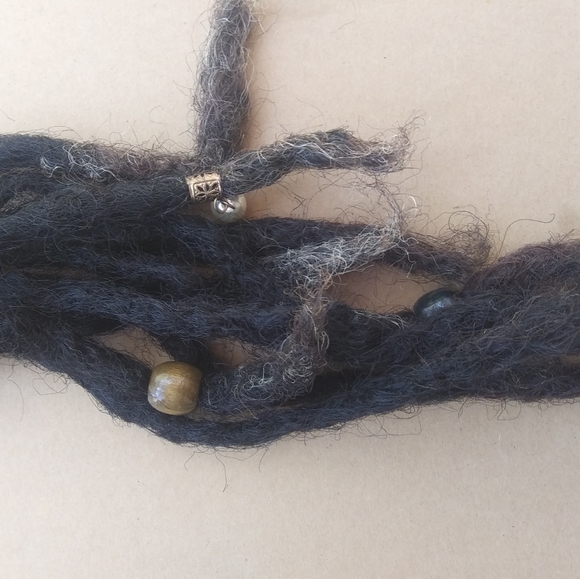 Handmade black dreadlock keychain - Picture 3 of 5